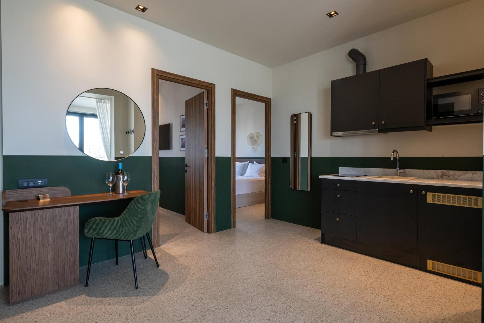 Evripidou 7 - Kalamata Mediterranean Suites Pokoj fotografie