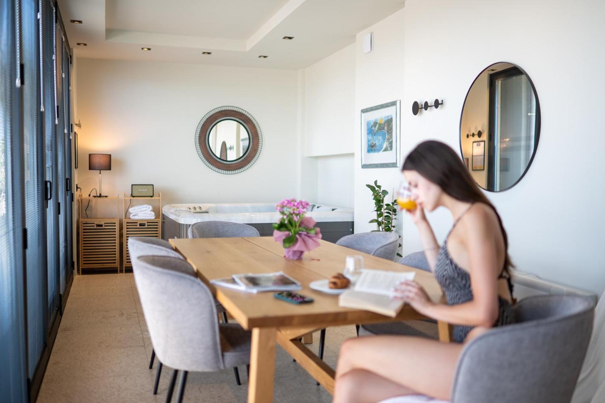 Evripidou 7 - Kalamata Mediterranean Suites Pokoj fotografie